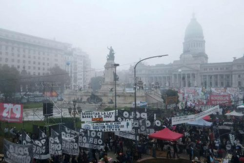 Argentina. Revelan que la noche de la represión por la primera Ley Ómnibus hubo un apagón deliberado de la Plaza del Congreso